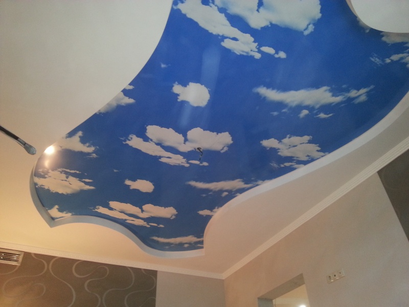 потолок с облаками