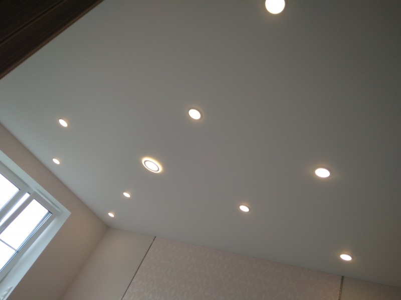 Матовый потолок +светильники
